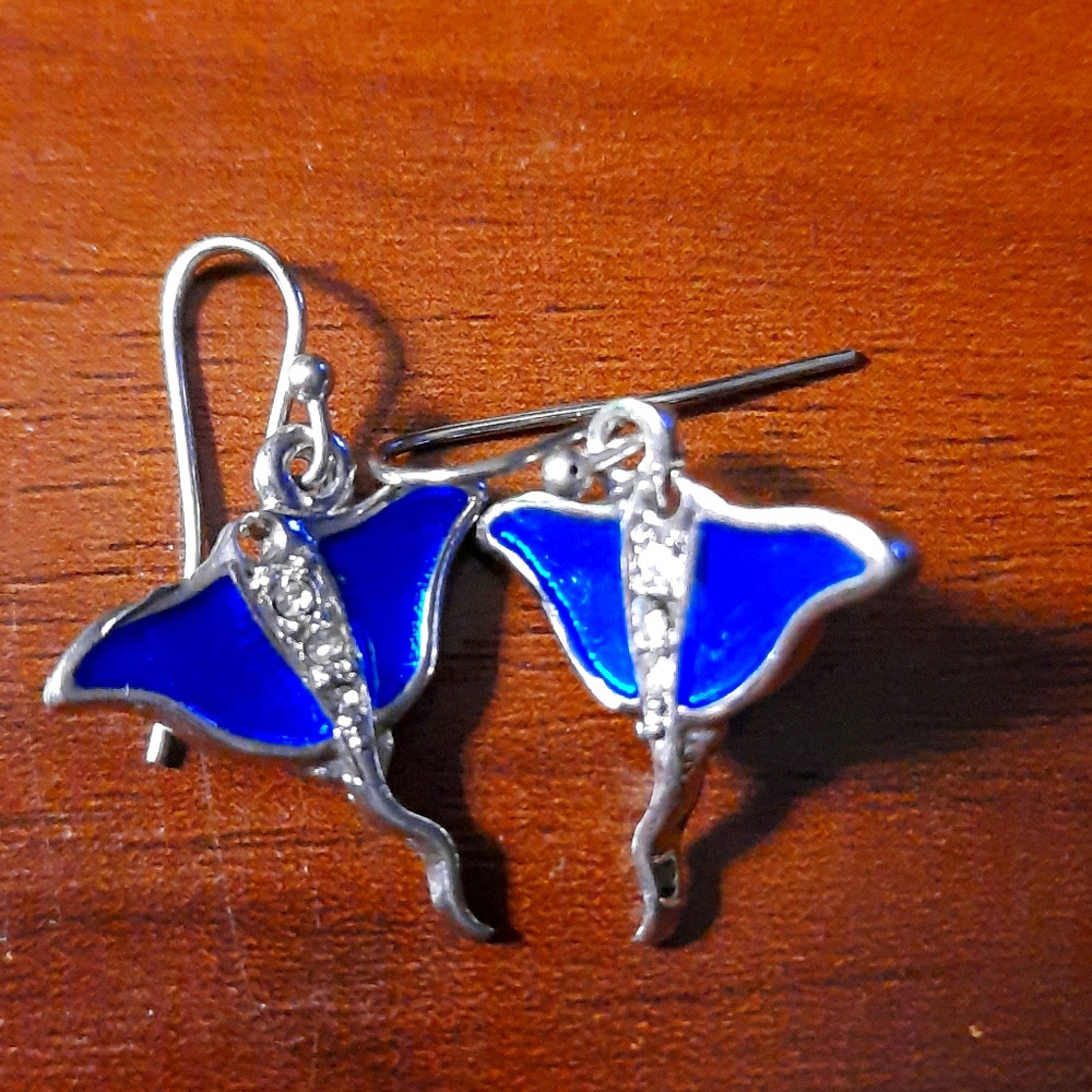 Abilone shell manta ray earrings